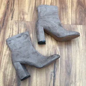 *SOLD* Taupe booties